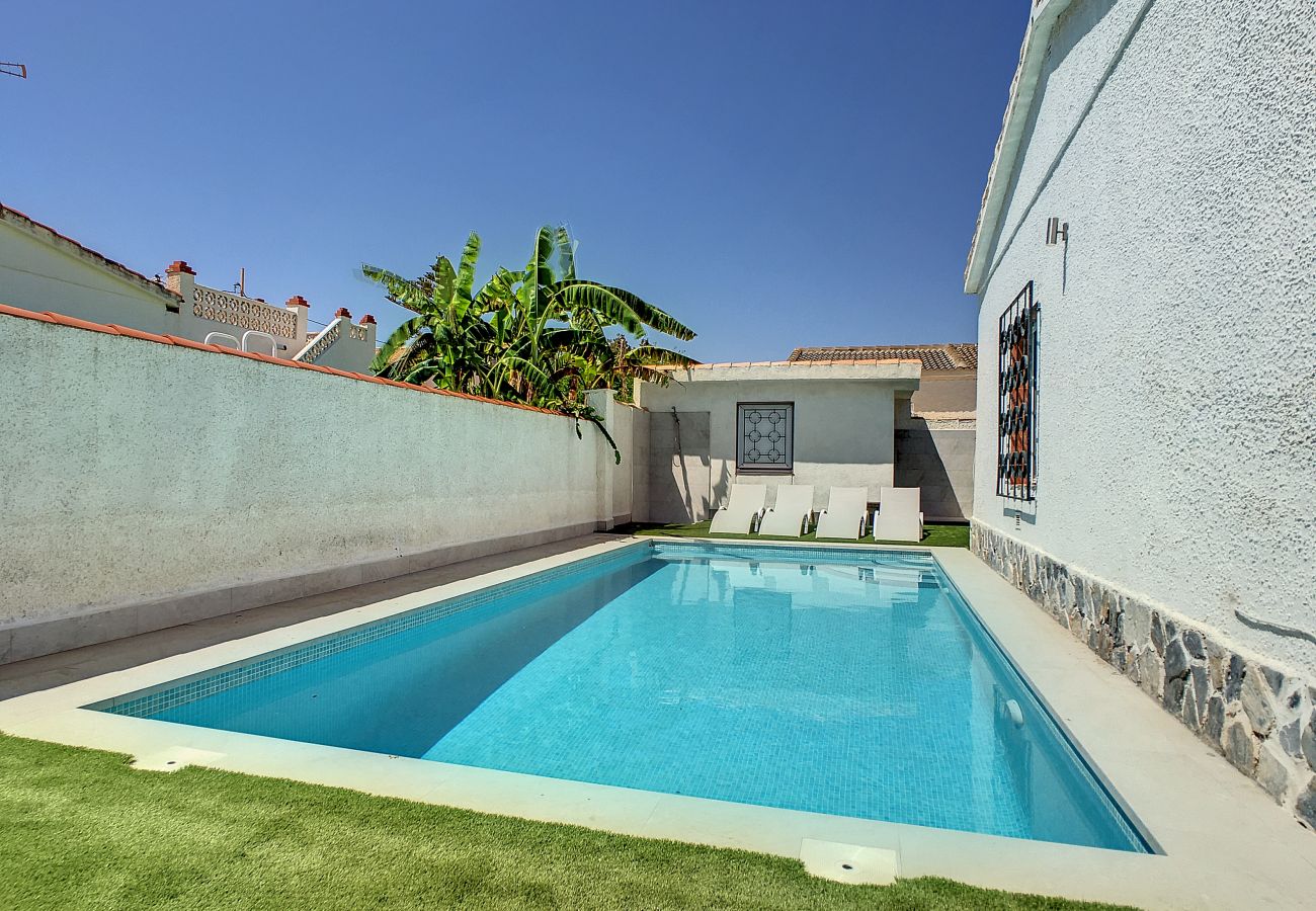 Villa à El Carmoli - Villa with Private Pool - 6409
