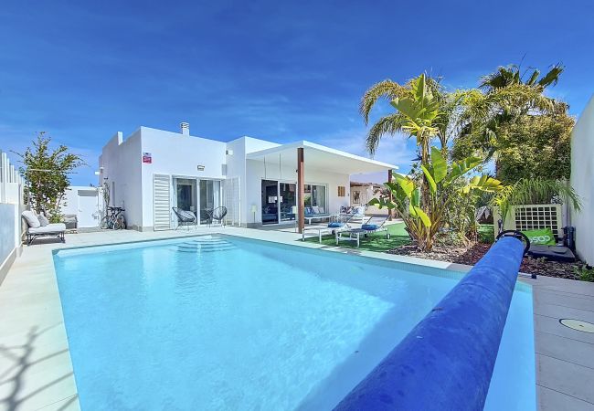 Villa moderne avec piscine privée, jardin, parking et Wi-Fi à Mar de Cristal